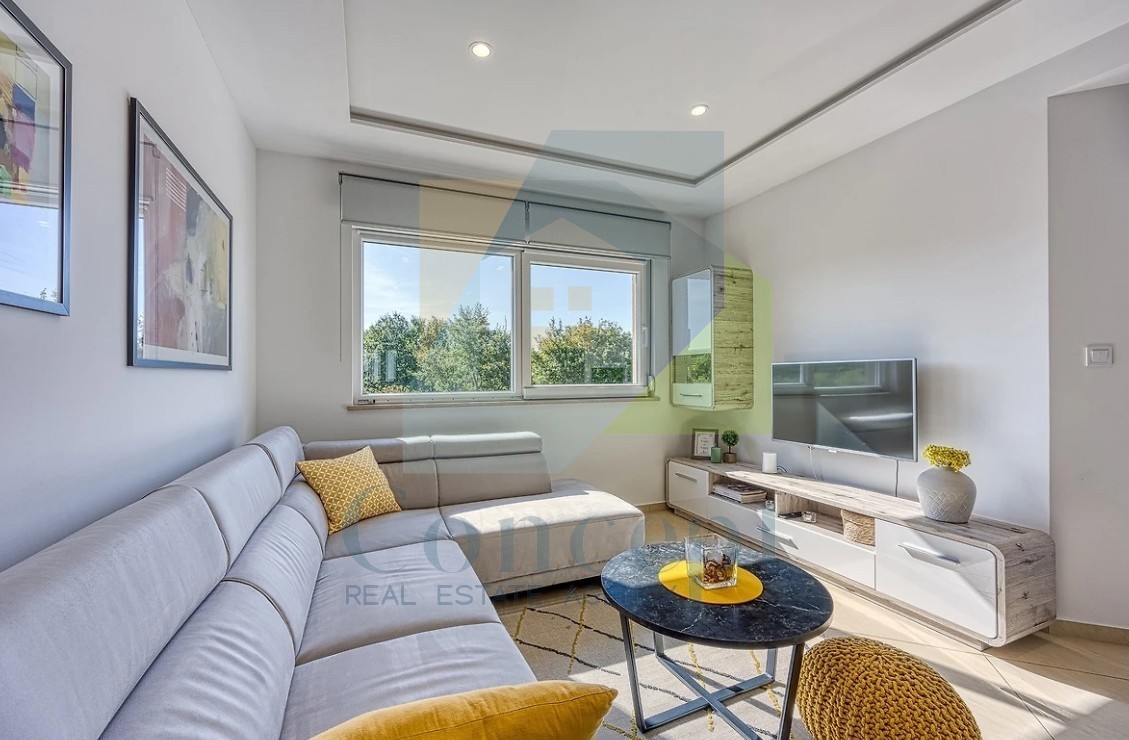 Poreč, dintorni, Casa indipendente con piscina in posizione tranquilla