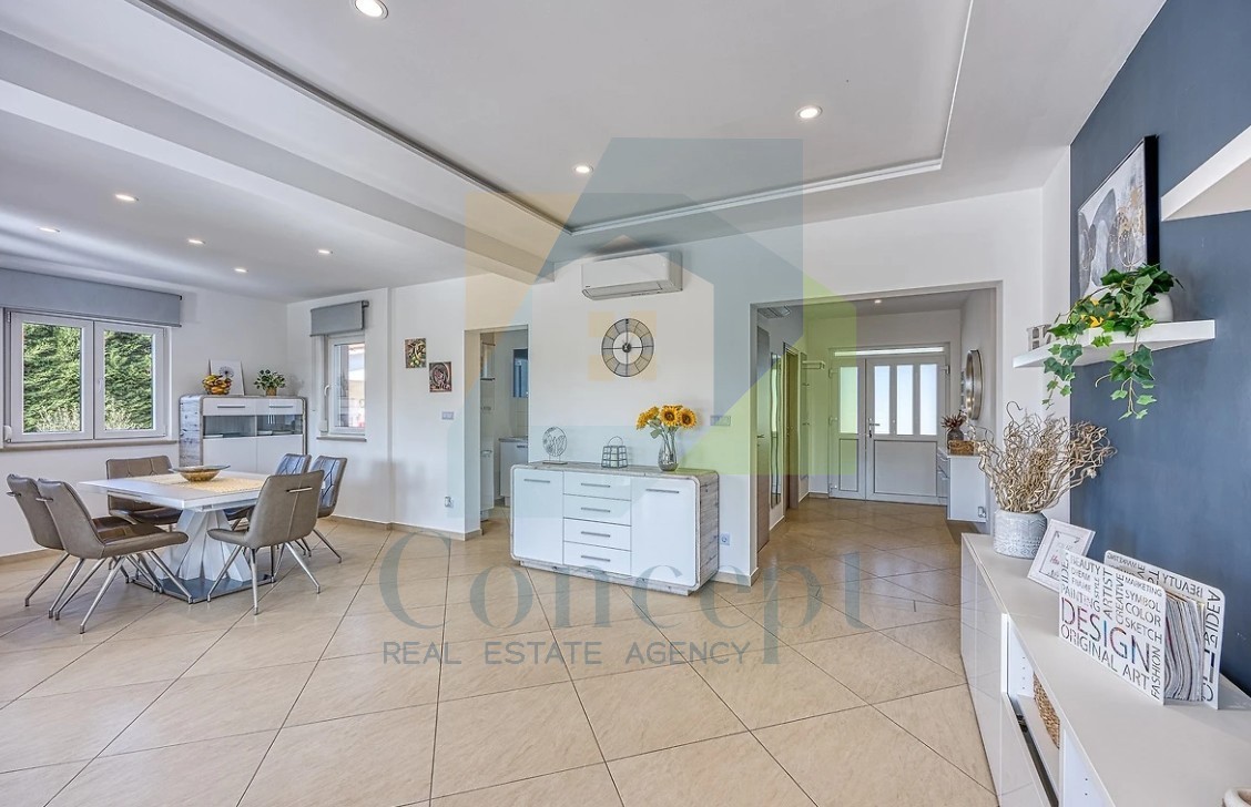 Poreč, dintorni, Casa indipendente con piscina in posizione tranquilla