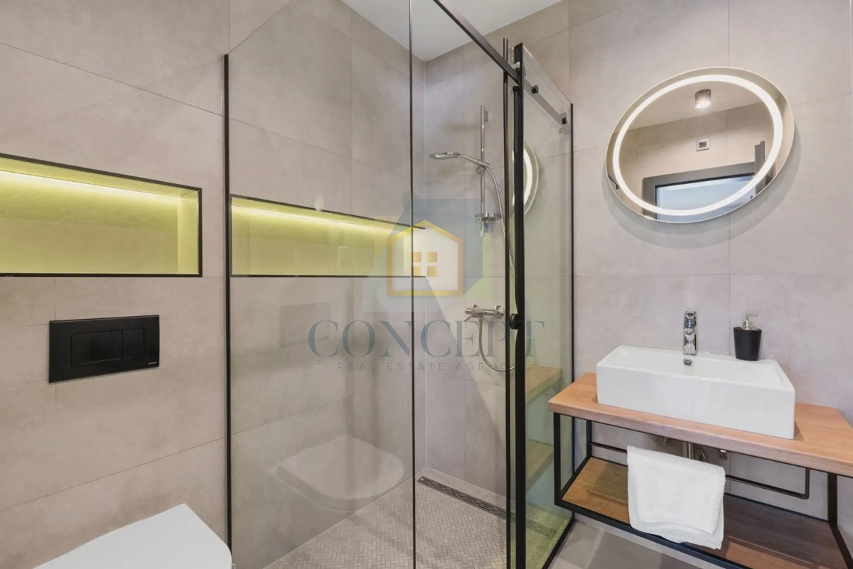 Novigrad, dintorni, Moderna casa bifamiliare con piscina, 8 km dal mare