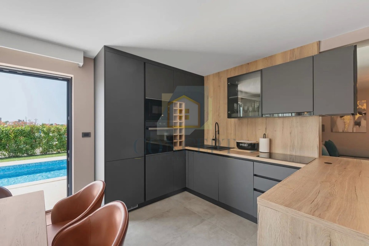 Novigrad, dintorni, Moderna casa bifamiliare con piscina, 8 km dal mare