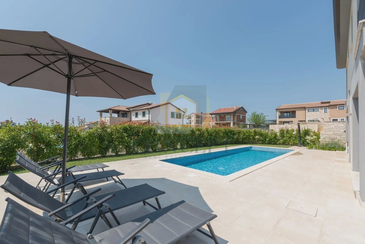 Novigrad, dintorni, Moderna casa bifamiliare con piscina, 8 km dal mare