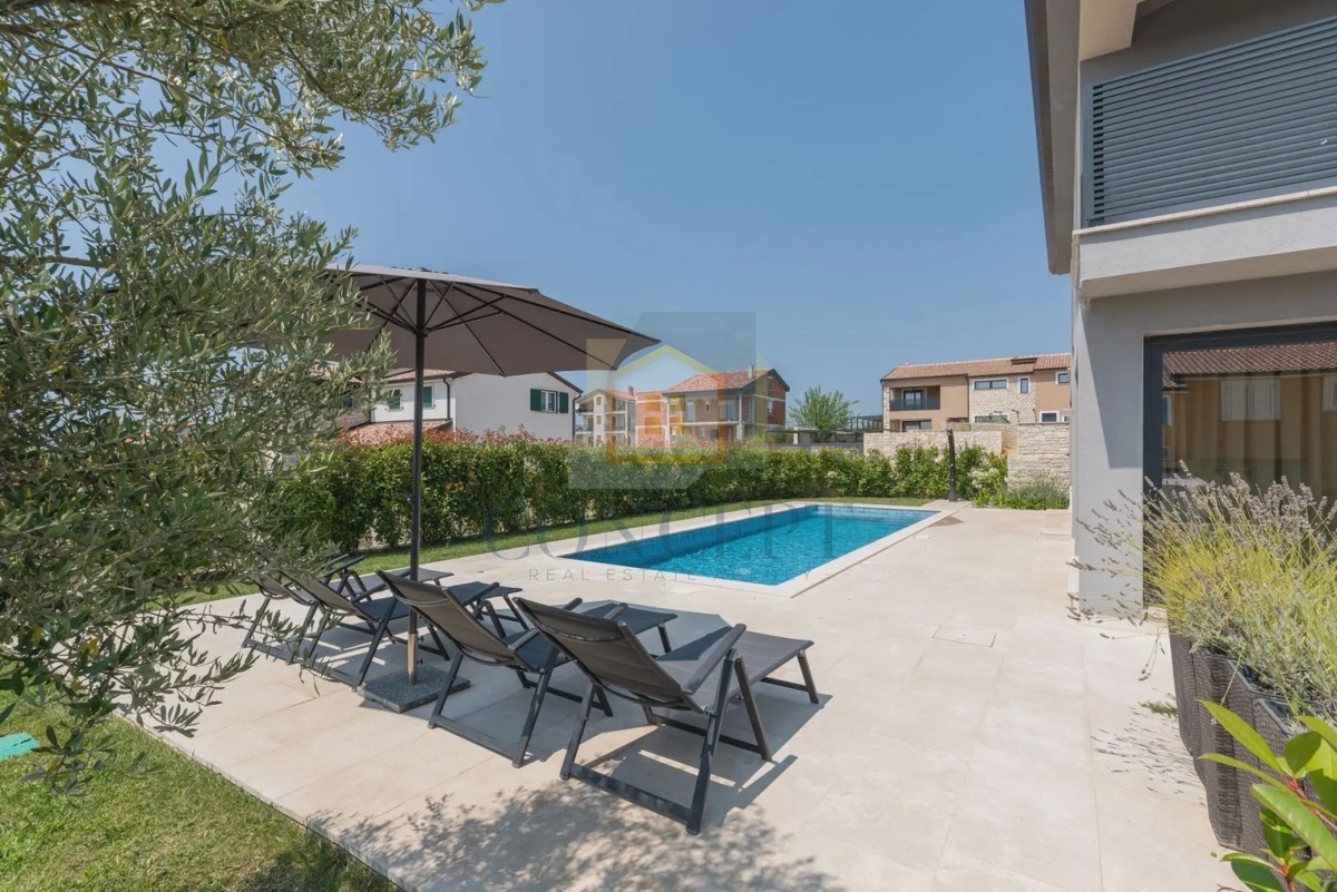 Novigrad, dintorni, Moderna casa bifamiliare con piscina, 8 km dal mare
