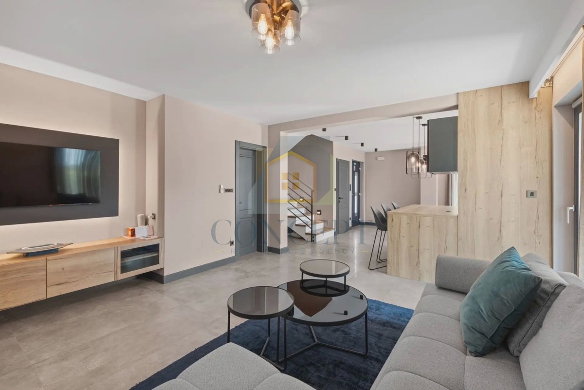 Novigrad, dintorni, Moderna casa bifamiliare con piscina, 8 km dal mare