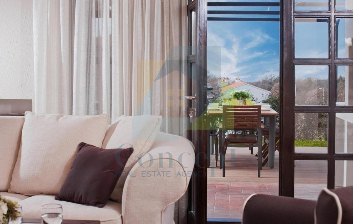 Poreč, dintorni, Casa con piscina in ottima posizione a 3 km dal mare