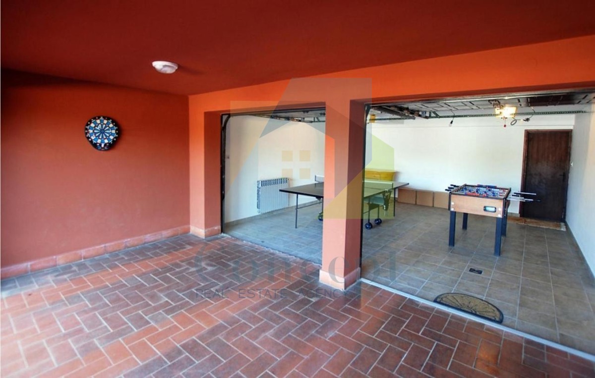 Poreč, dintorni, Casa con piscina in ottima posizione a 3 km dal mare