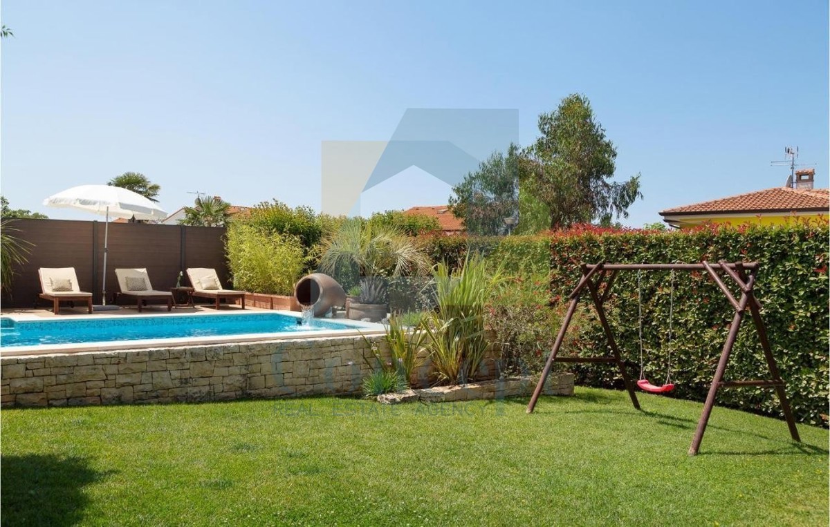 Poreč, dintorni, Casa con piscina in ottima posizione a 3 km dal mare