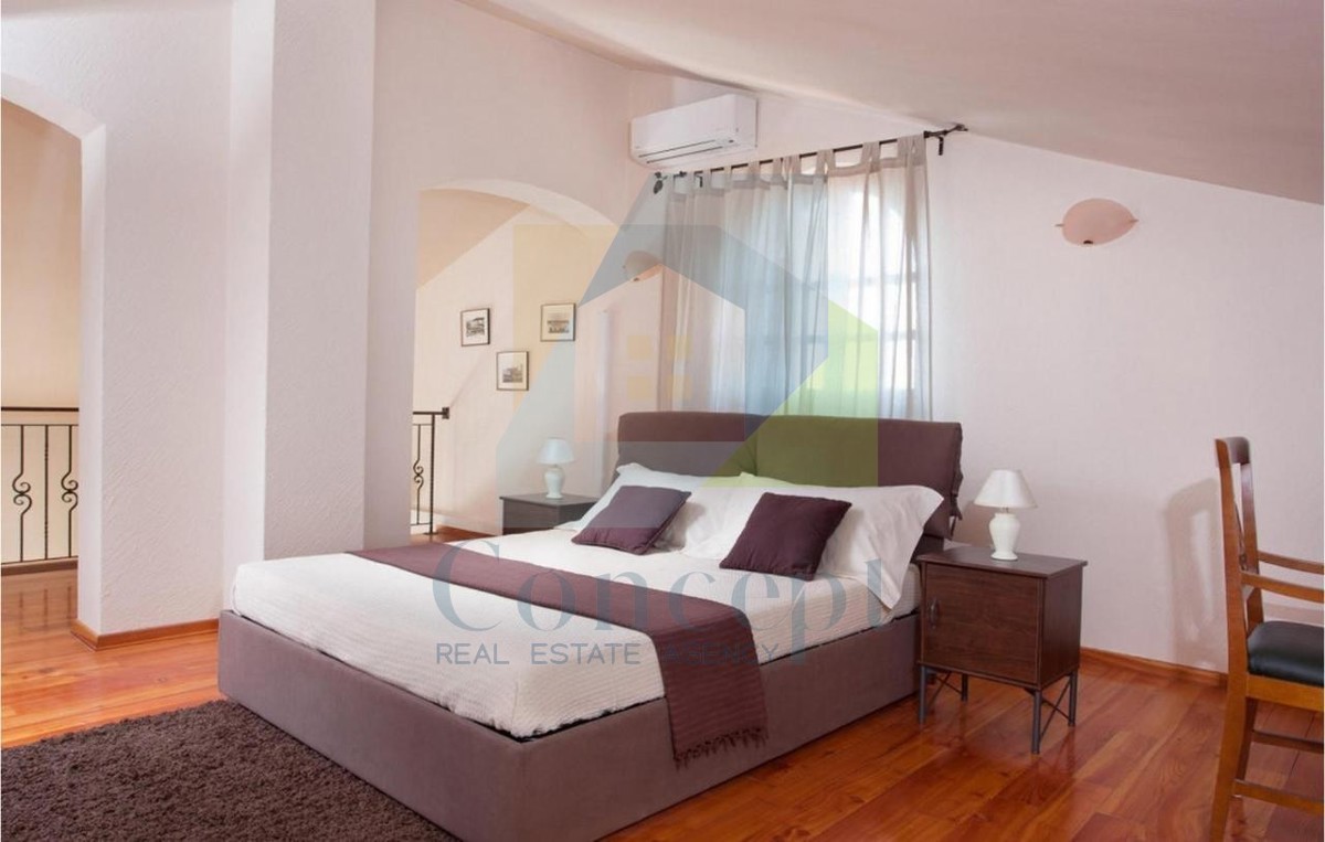 Poreč, dintorni, Casa con piscina in ottima posizione a 3 km dal mare