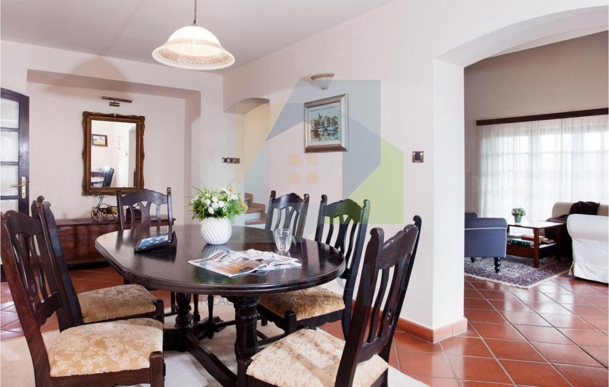 Poreč, dintorni, Casa con piscina in ottima posizione a 3 km dal mare