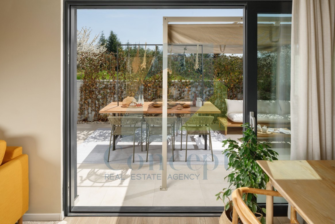 Poreč, Casa ultima in fila con giardino a 900 m dal mare