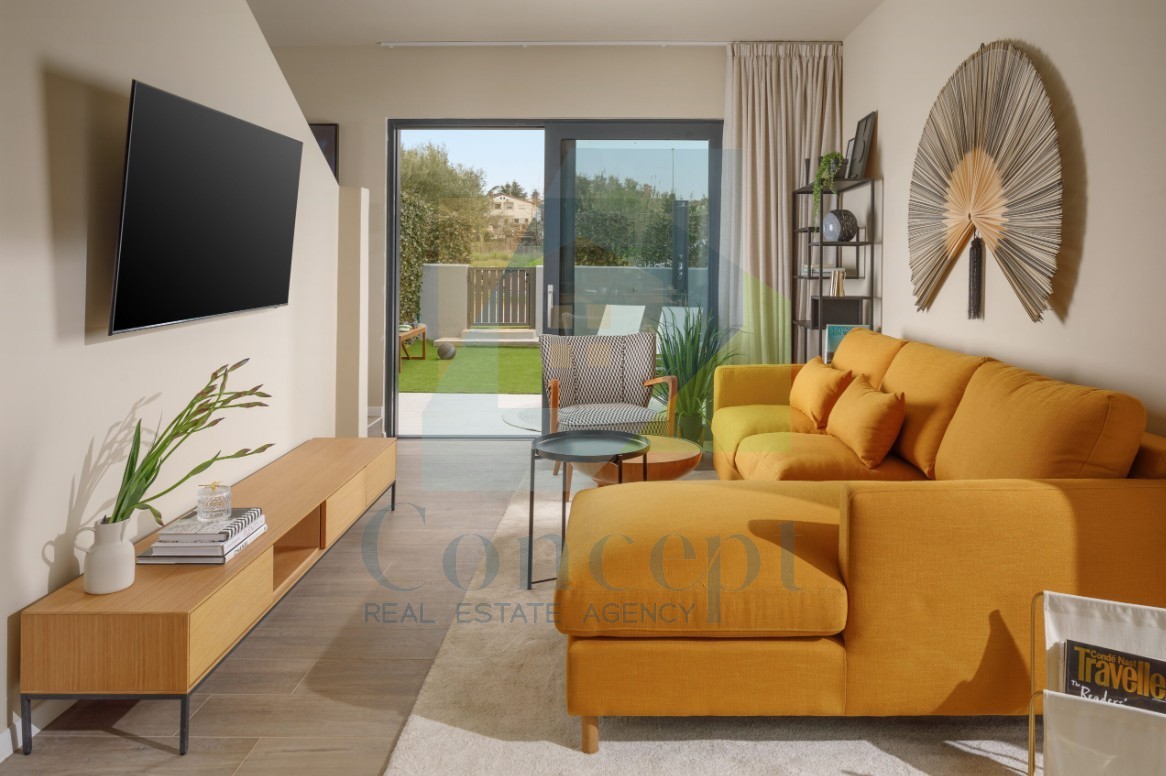 Poreč, Casa ultima in fila con giardino a 900 m dal mare