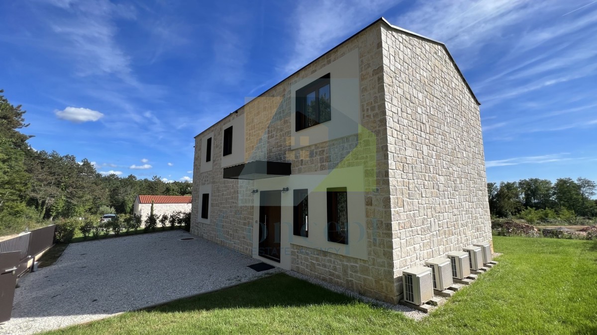 Poreč, dintorni, Splendida villa in pietra con 4 camere da letto in posizione tranquilla