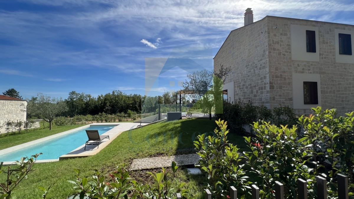 Poreč, dintorni, Splendida villa in pietra con 4 camere da letto in posizione tranquilla