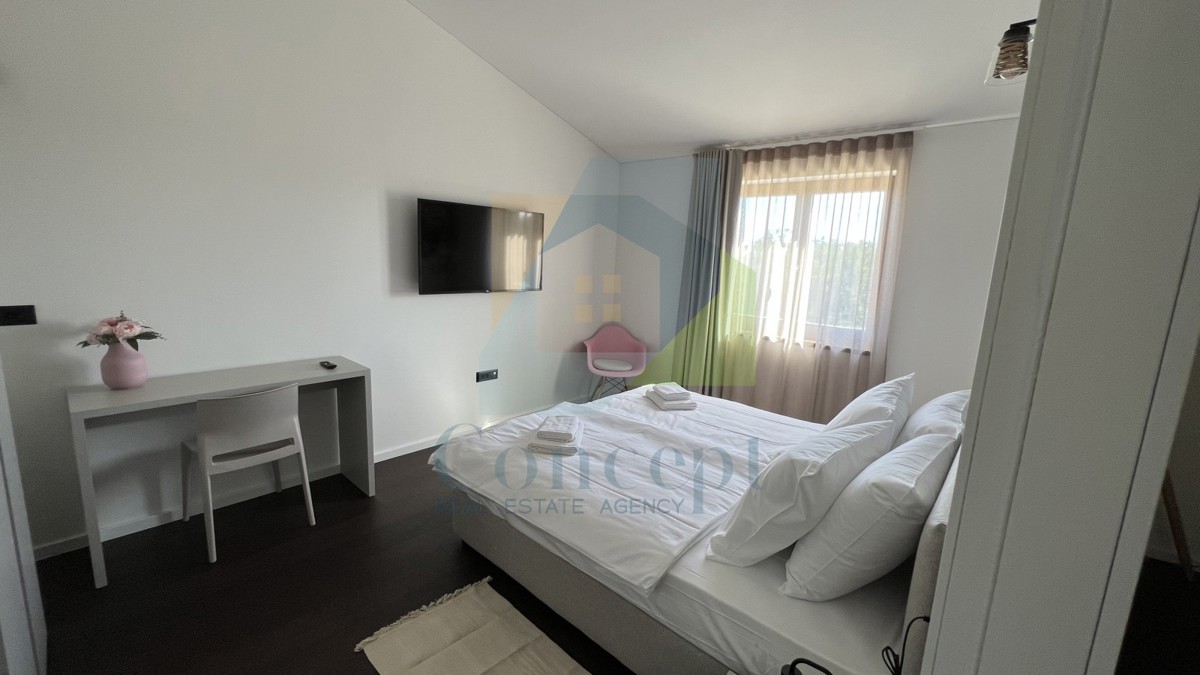 Poreč, dintorni, Splendida villa in pietra con 4 camere da letto in posizione tranquilla