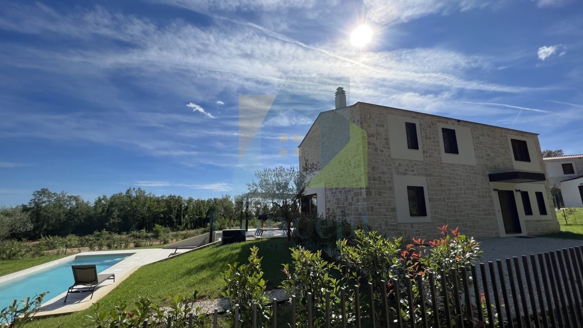 Poreč, dintorni, Splendida villa in pietra con 4 camere da letto in posizione tranquilla