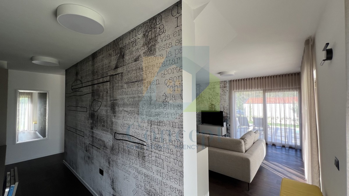 Poreč, dintorni, Splendida villa in pietra con 4 camere da letto in posizione tranquilla