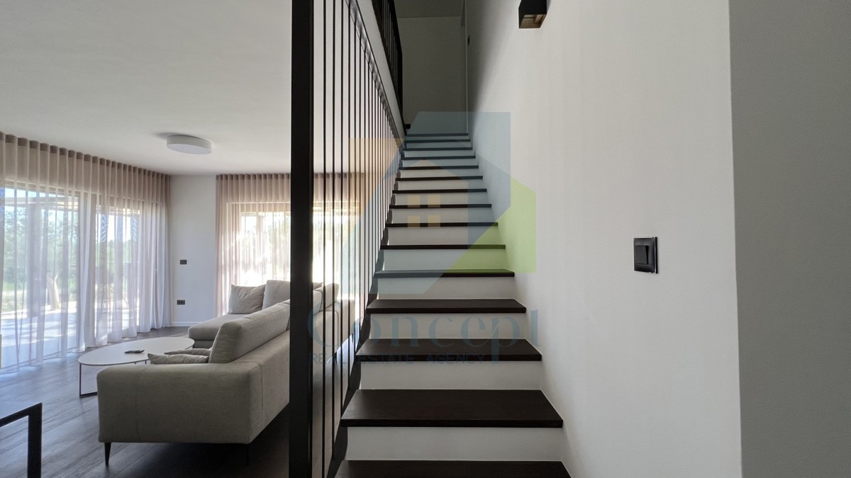 Poreč, dintorni, Splendida villa in pietra con 4 camere da letto in posizione tranquilla