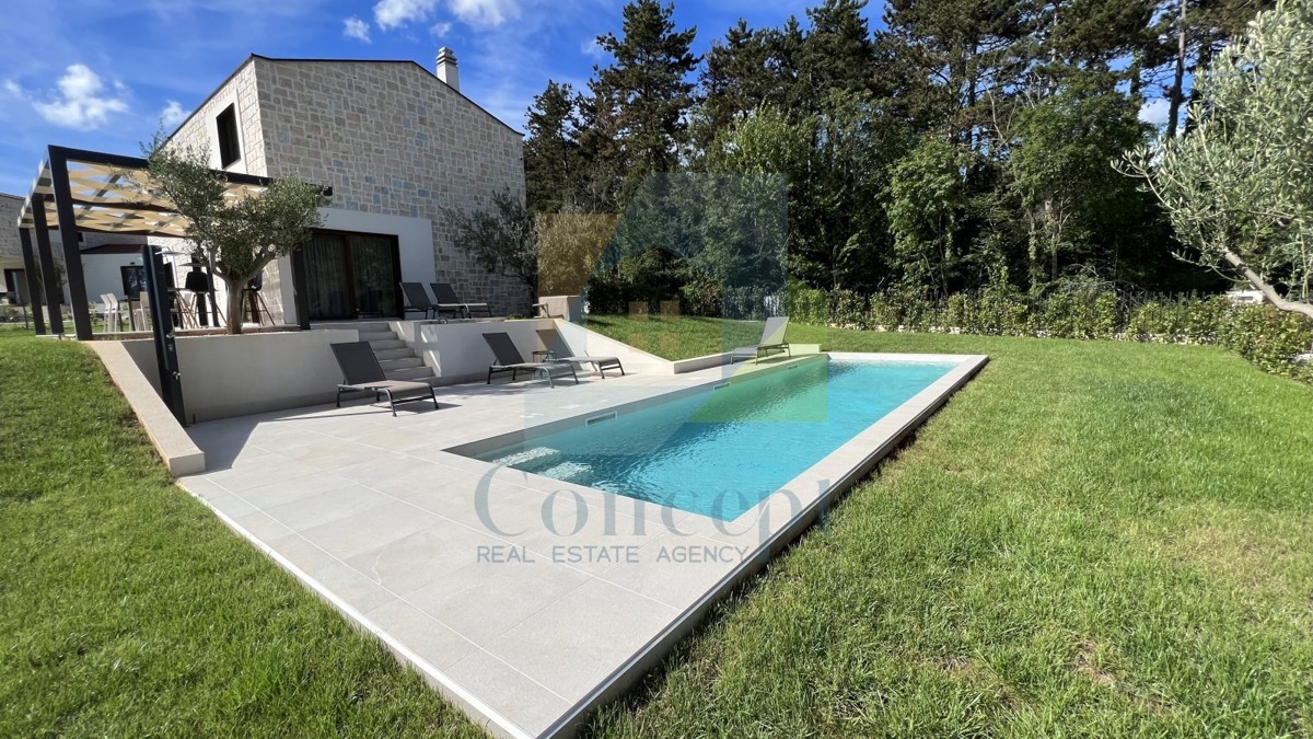 Poreč, dintorni, Splendida villa in pietra con 4 camere da letto in posizione tranquilla