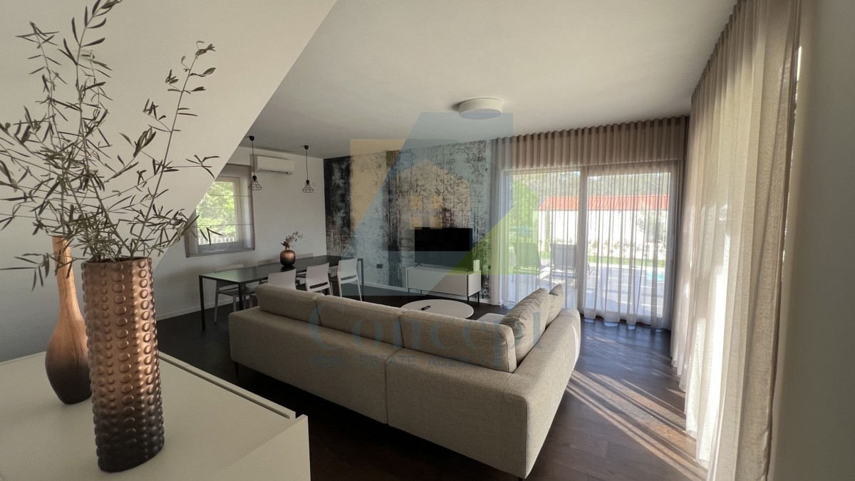 Poreč, dintorni, Splendida villa in pietra con 4 camere da letto in posizione tranquilla