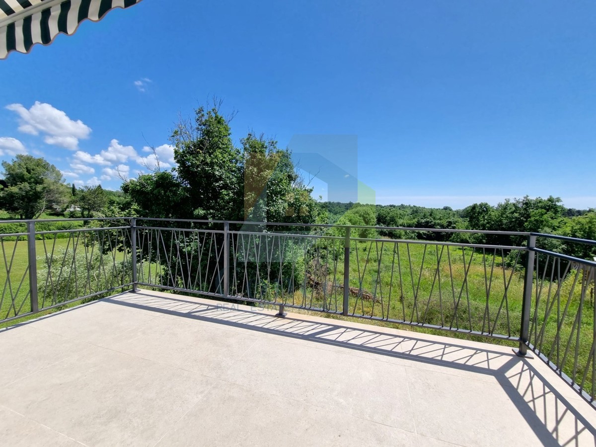 Poreč, dintorni, Appartamento al 1° piano con 3 camere da letto e terrazza sul tetto, a 1 km dal mare