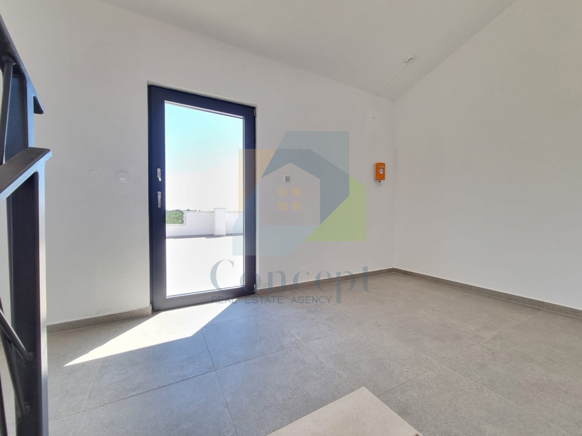 Poreč, dintorni, Appartamento al 1° piano con 3 camere da letto e terrazza sul tetto, a 1 km dal mare