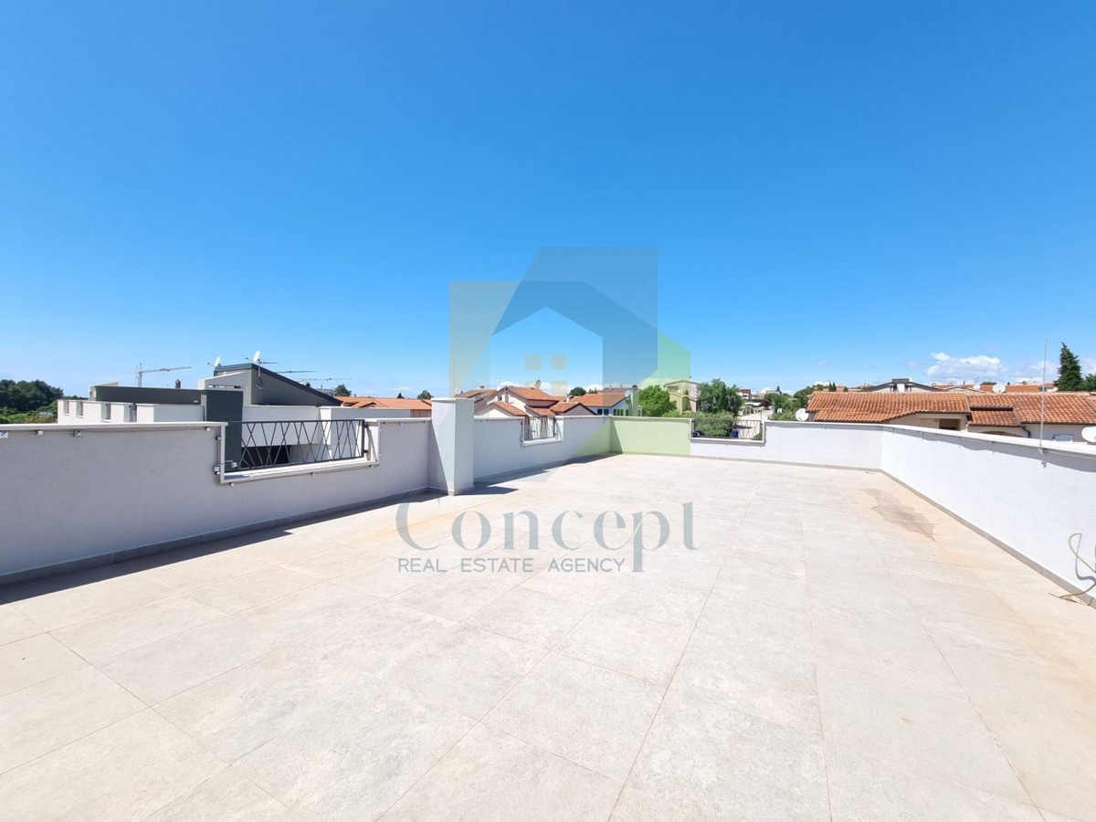 Poreč, dintorni, Appartamento al 1° piano con 3 camere da letto e terrazza sul tetto, a 1 km dal mare