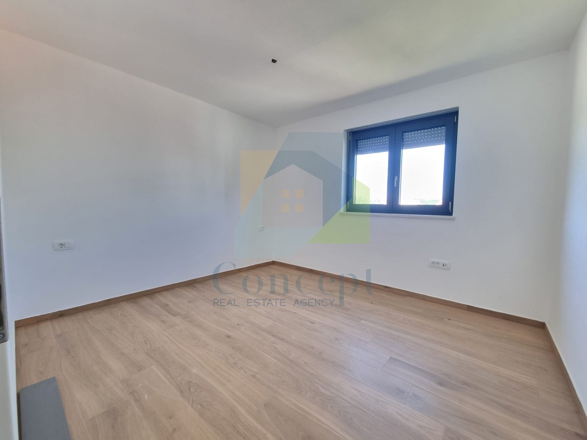 Poreč, dintorni, Appartamento al 1° piano con 3 camere da letto e terrazza sul tetto, a 1 km dal mare