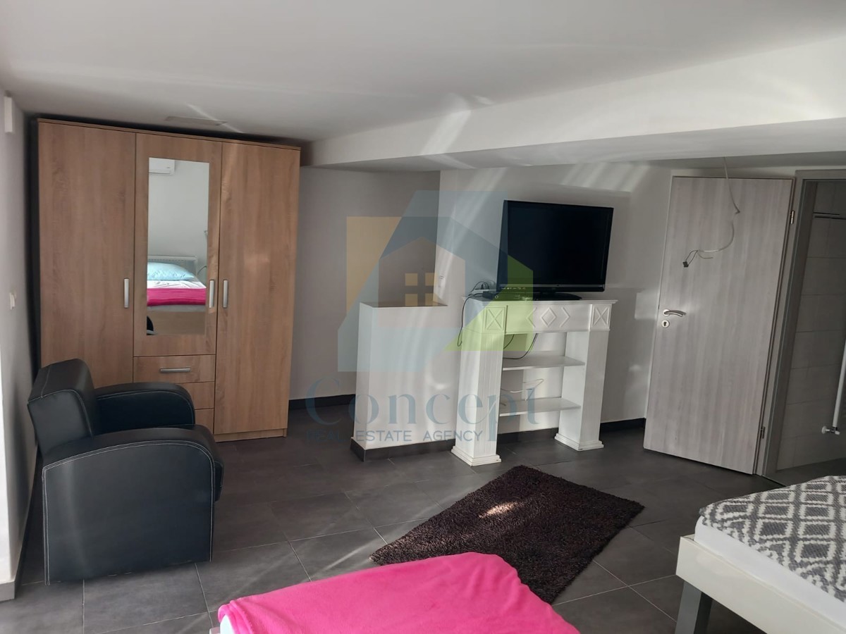 Poreč, dintorni, Casa autoctona con 3 unità abitative, 12 km dal mare