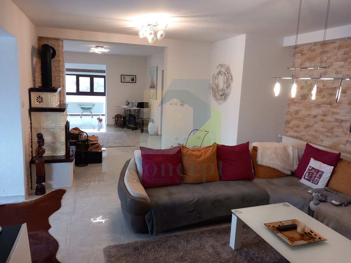 Poreč, dintorni, Casa autoctona con 3 unità abitative, 12 km dal mare