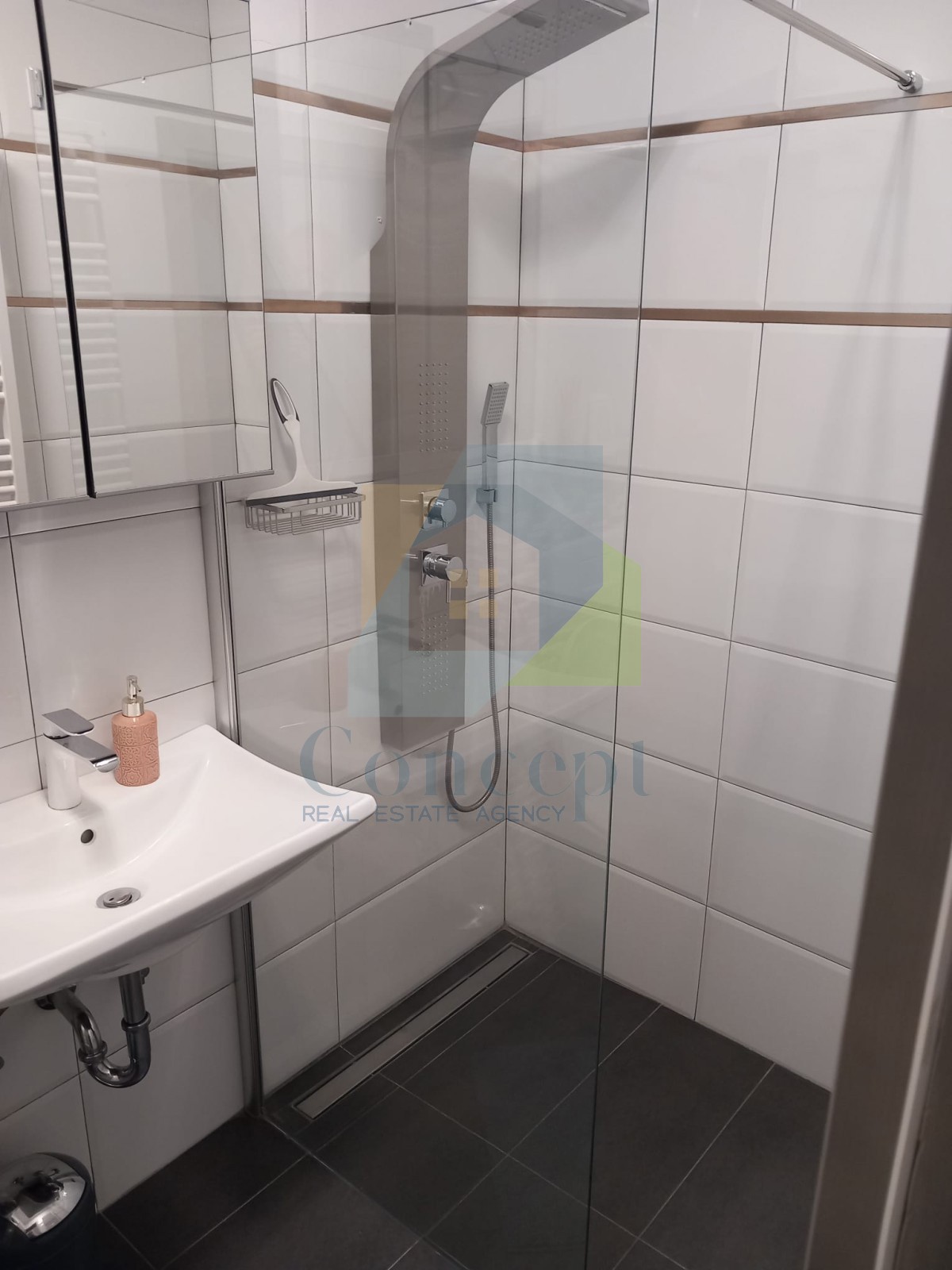 Poreč, dintorni, Casa autoctona con 3 unità abitative, 12 km dal mare