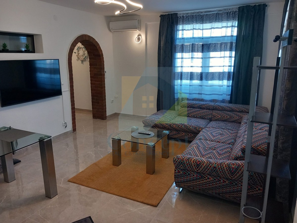 Poreč, dintorni, Casa autoctona con 3 unità abitative, 12 km dal mare