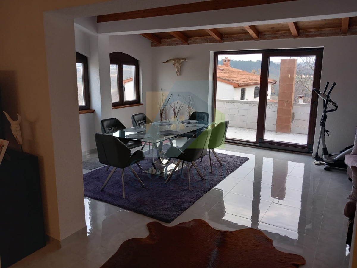 Poreč, dintorni, Casa autoctona con 3 unità abitative, 12 km dal mare