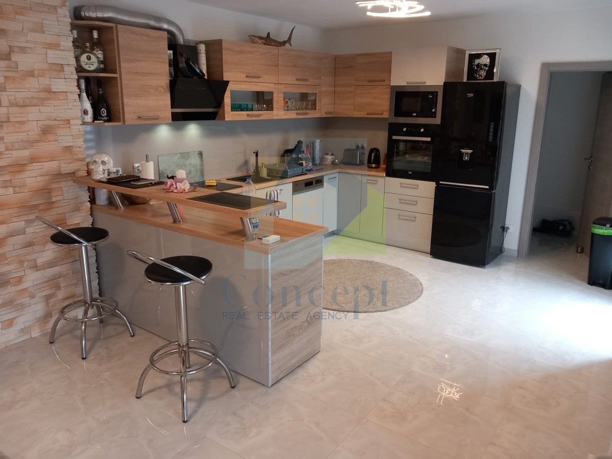 Poreč, dintorni, Casa autoctona con 3 unità abitative, 12 km dal mare