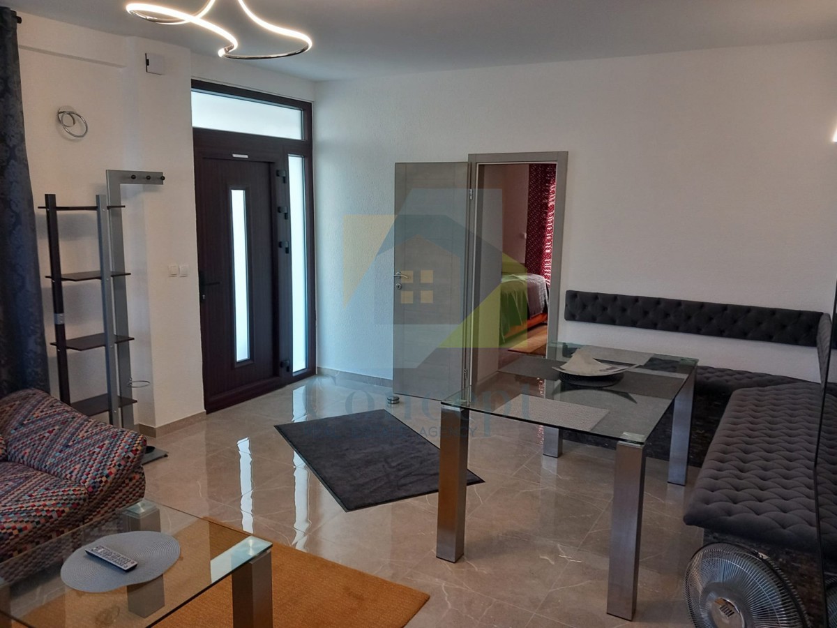 Poreč, dintorni, Casa autoctona con 3 unità abitative, 12 km dal mare