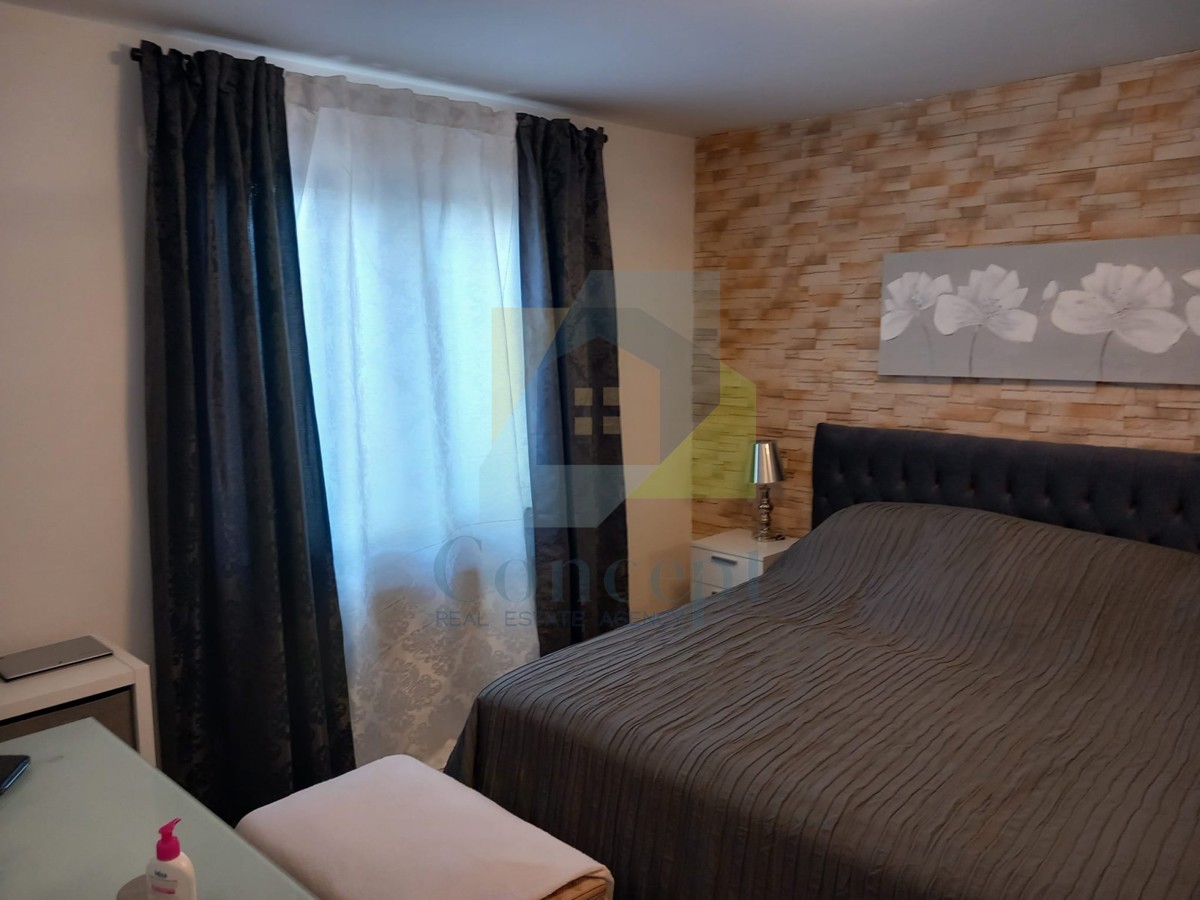 Poreč, dintorni, Casa autoctona con 3 unità abitative, 12 km dal mare