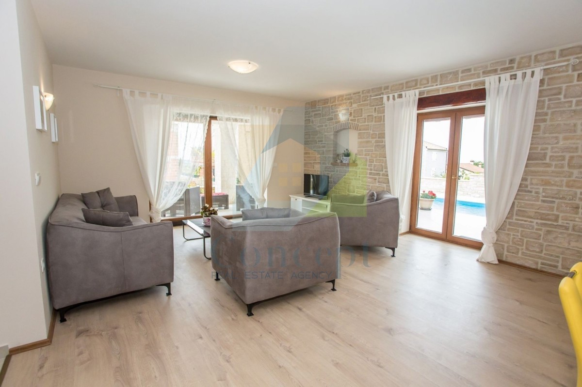 Poreč, dintorni, Casa con piscina e vista mare, 10 km dal mare