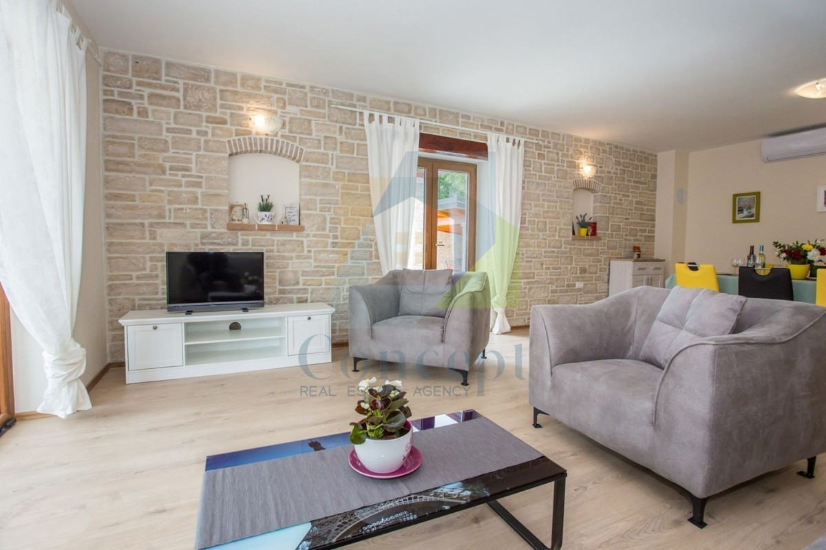 Poreč, dintorni, Casa con piscina e vista mare, 10 km dal mare