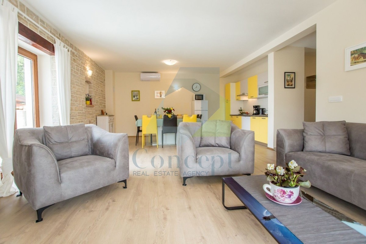 Poreč, dintorni, Casa con piscina e vista mare, 10 km dal mare