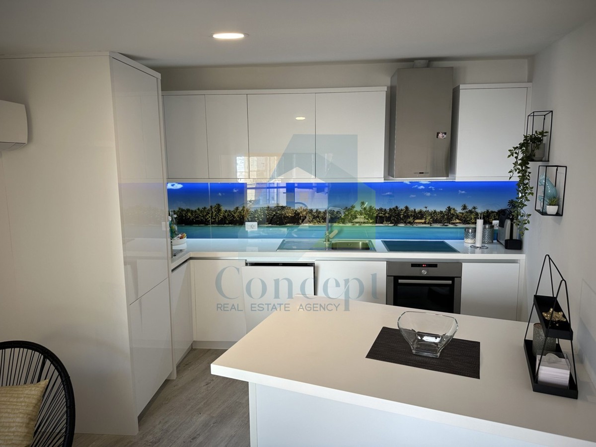 Poreč, centro, Casa di lusso con tre unità abitative nel centro storico, a 40 m dal mare