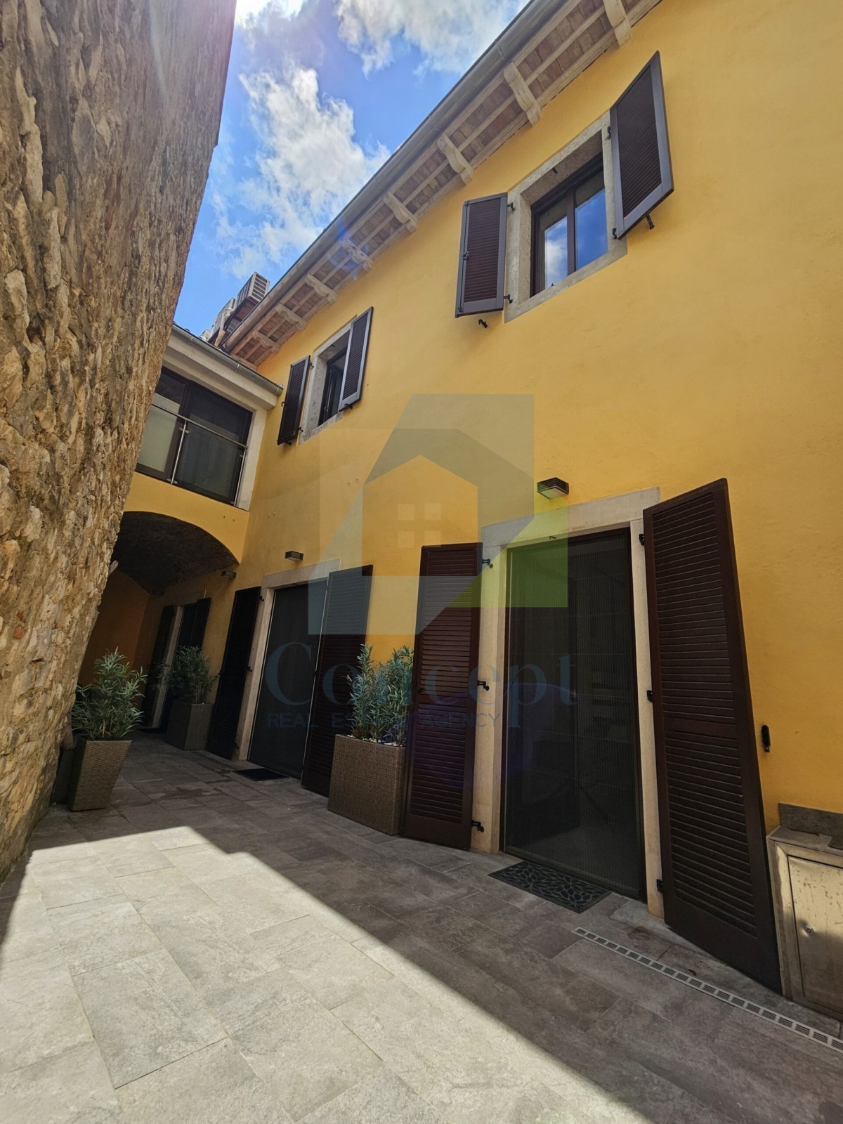 Poreč, centro, Casa di lusso con tre unità abitative nel centro storico, a 40 m dal mare