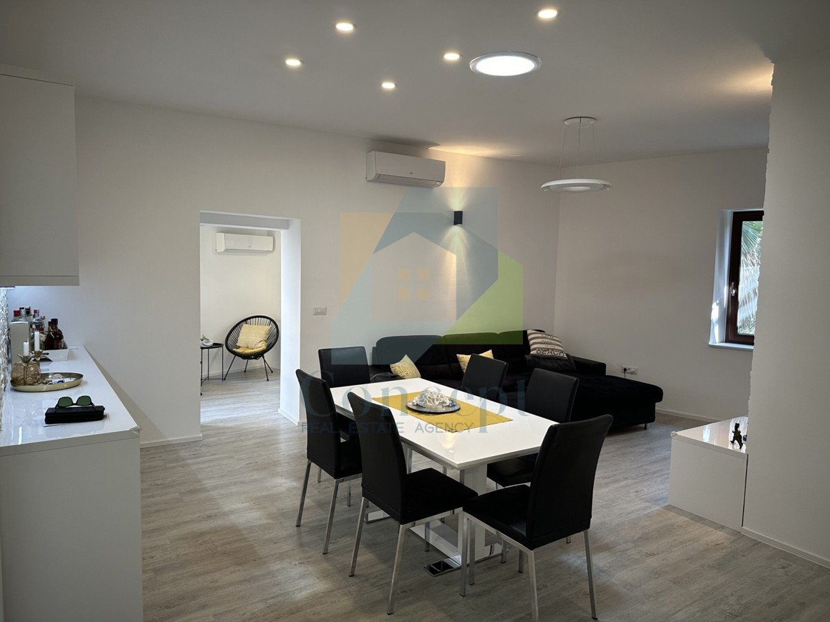 Poreč, centro, Casa di lusso con tre unità abitative nel centro storico, a 40 m dal mare