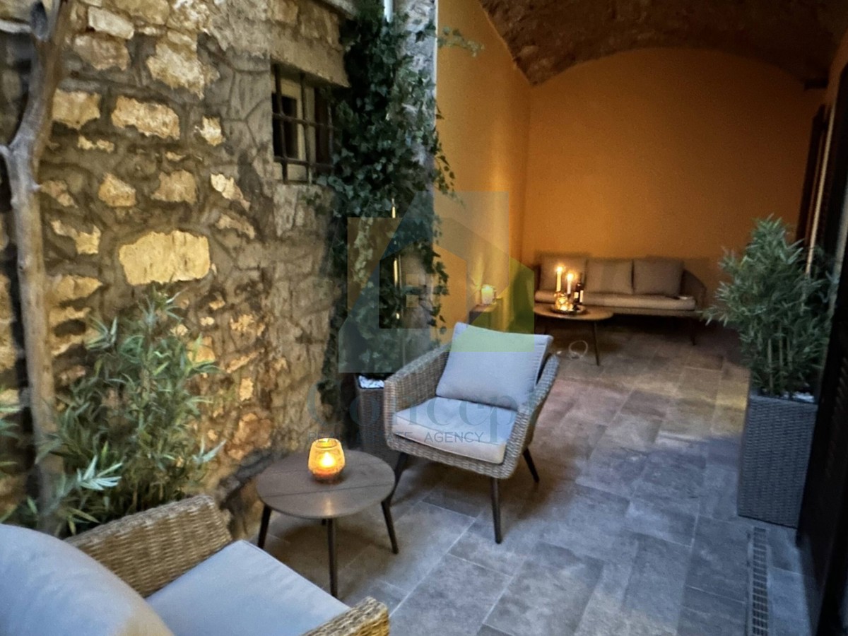 Poreč, centro, Casa di lusso con tre unità abitative nel centro storico, a 40 m dal mare