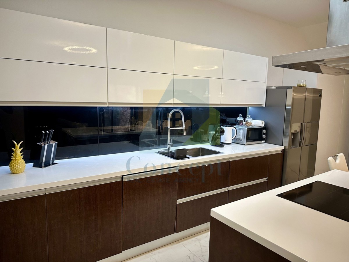 Poreč, centro, Casa di lusso con tre unità abitative nel centro storico, a 40 m dal mare