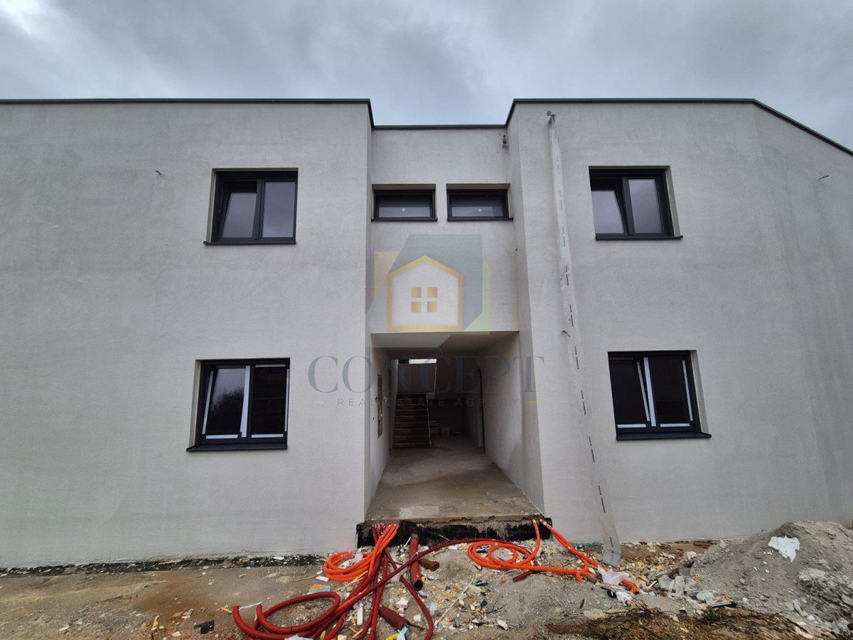 Poreč, zona circostante, Appartamento al 1° piano in ottima posizione, 1,5 km dal mare