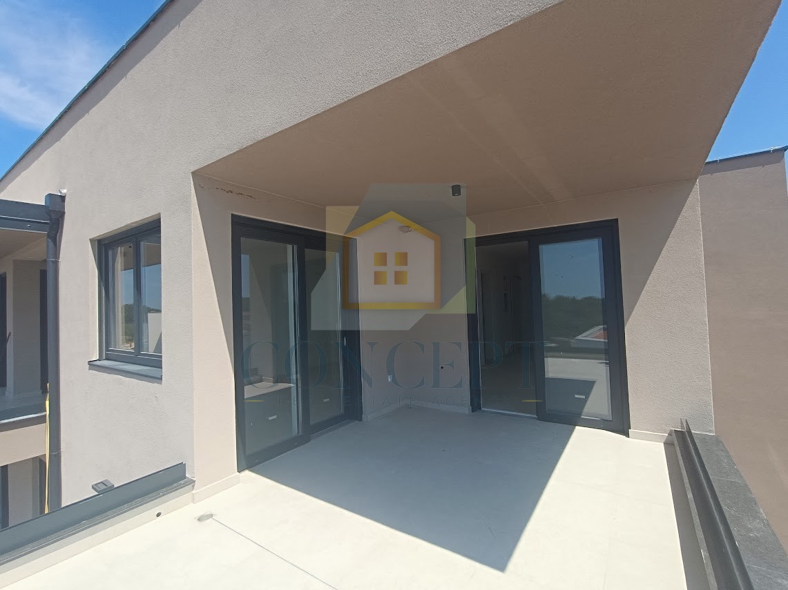 Poreč, dintorni, Appartamento di lusso con terrazza panoramica in nuova costruzione, 1300 m dal mare