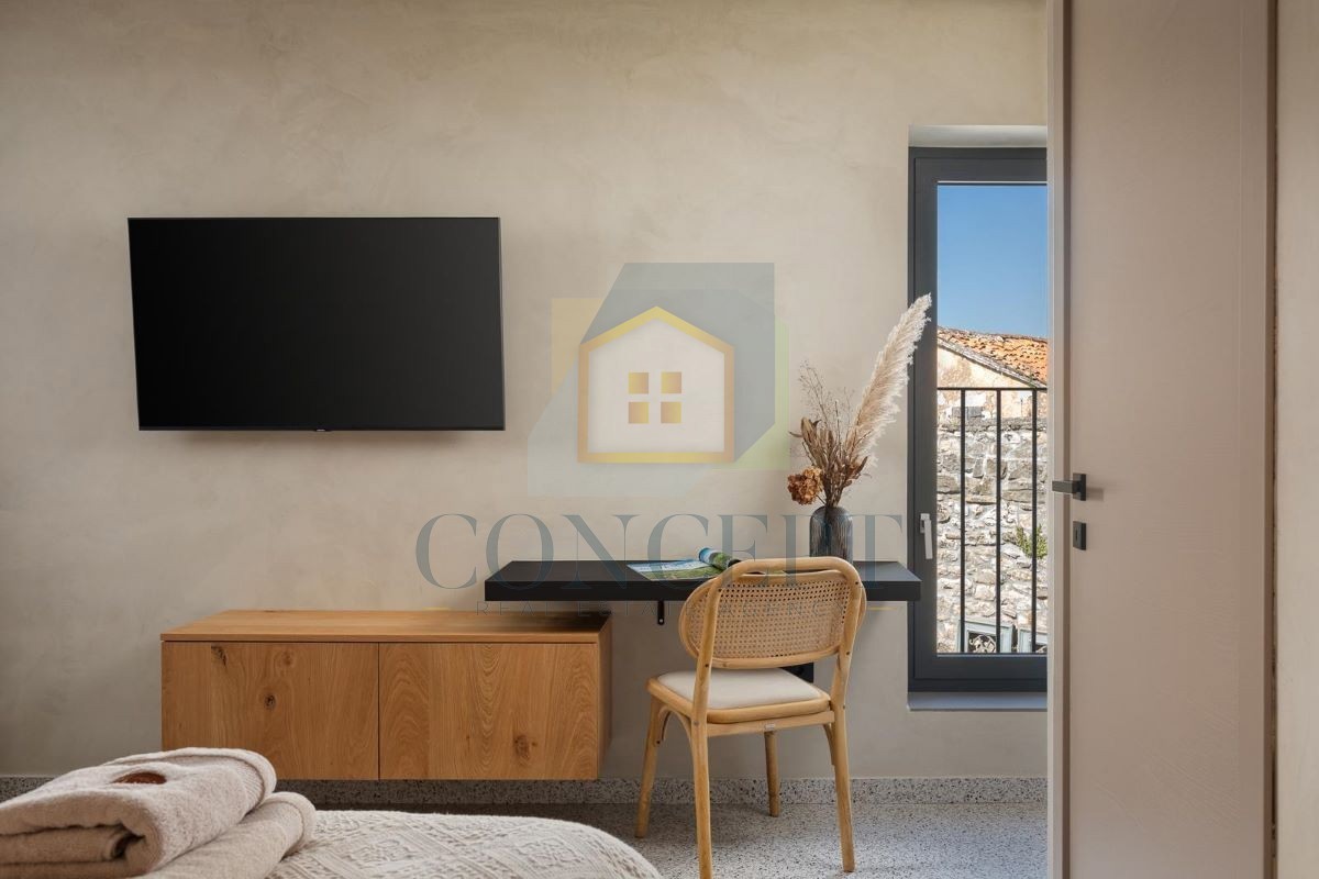 Poreč, Vižinada, Casa in pietra ristrutturata con piscina, 16 km dal mare