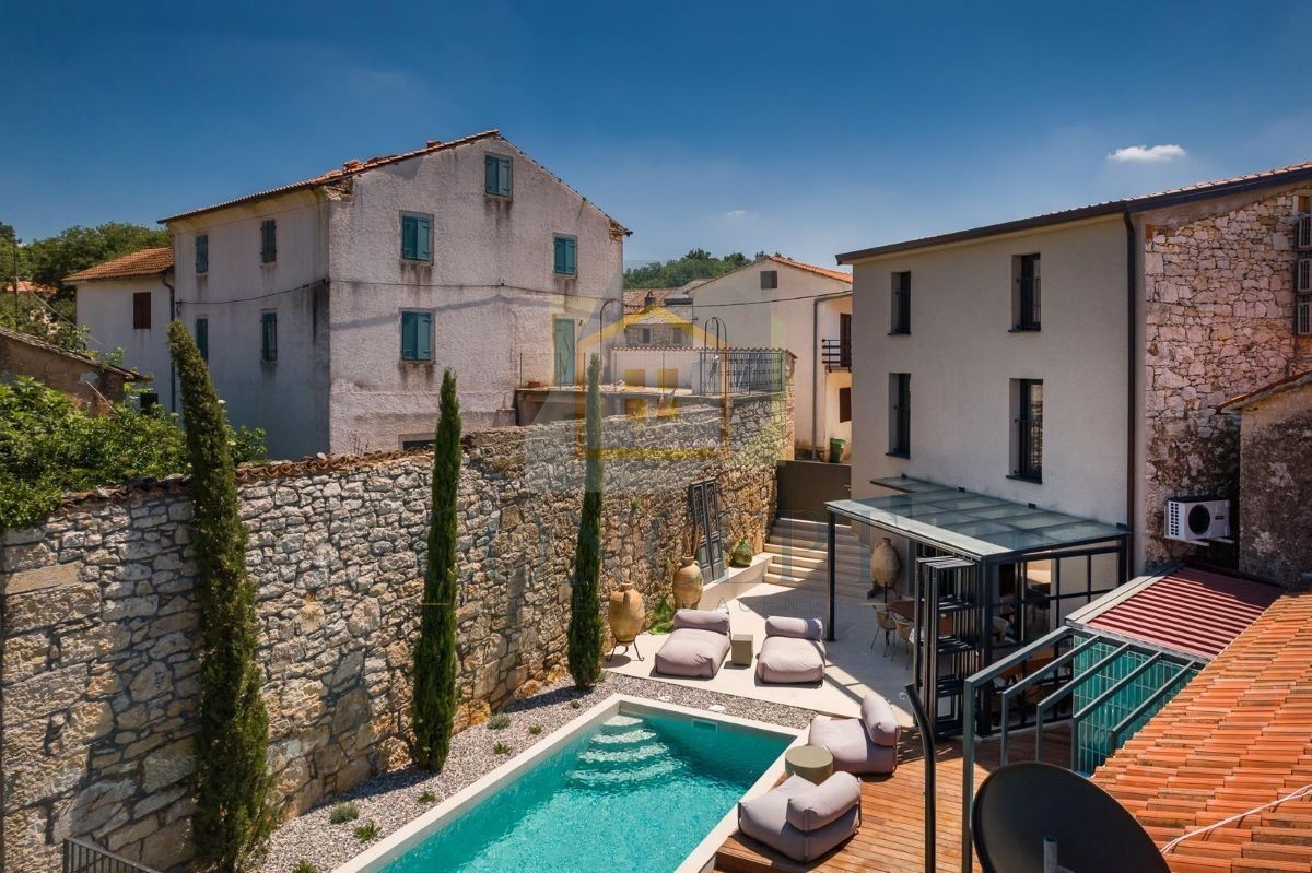 Poreč, Vižinada, Casa in pietra ristrutturata con piscina, 16 km dal mare