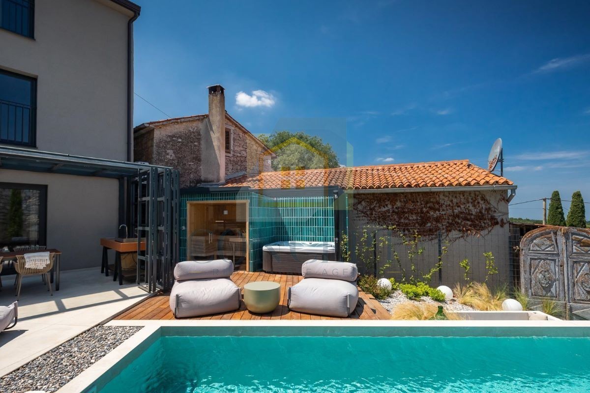 Poreč, Vižinada, Casa in pietra ristrutturata con piscina, 16 km dal mare