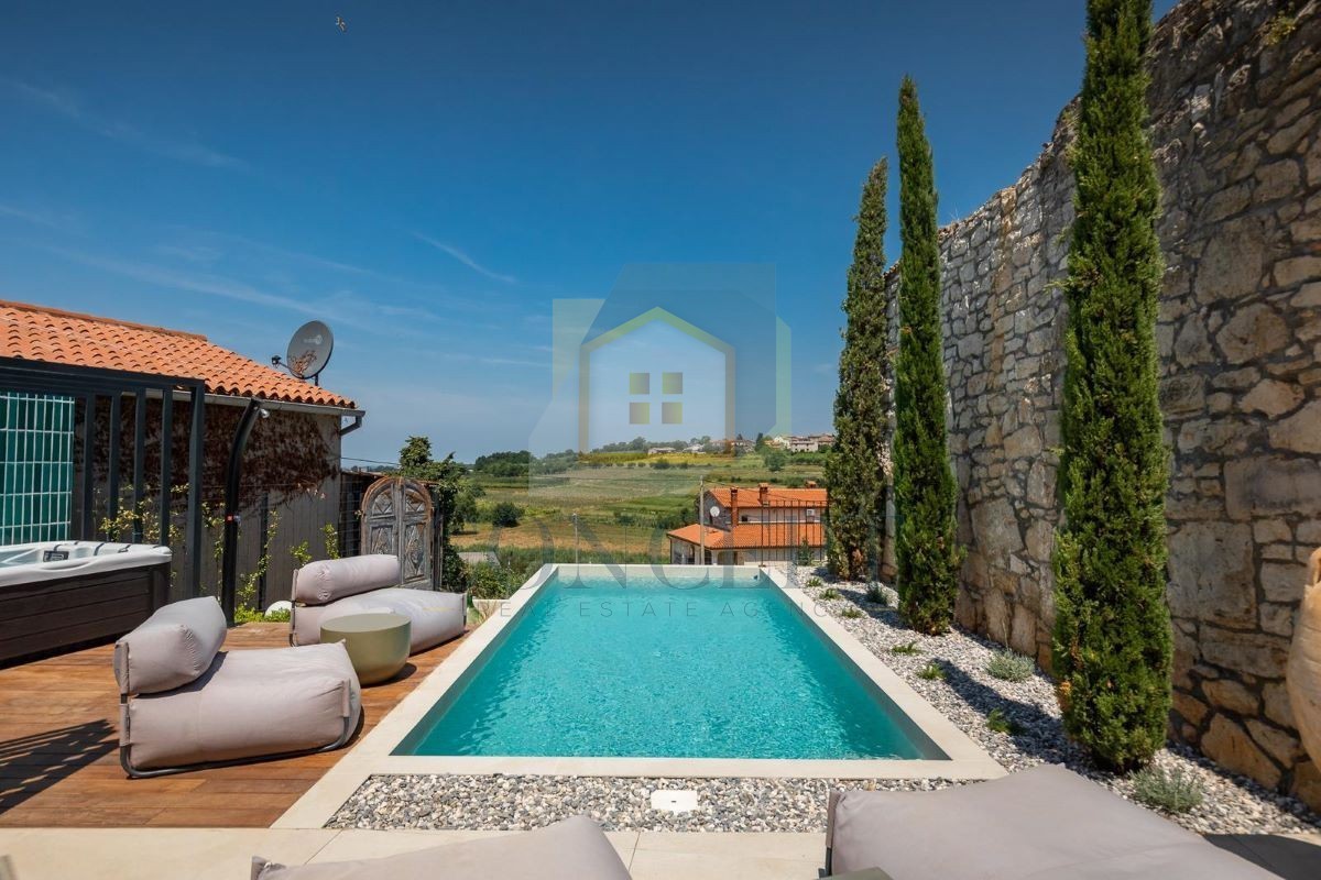 Poreč, Vižinada, Casa in pietra ristrutturata con piscina, 16 km dal mare