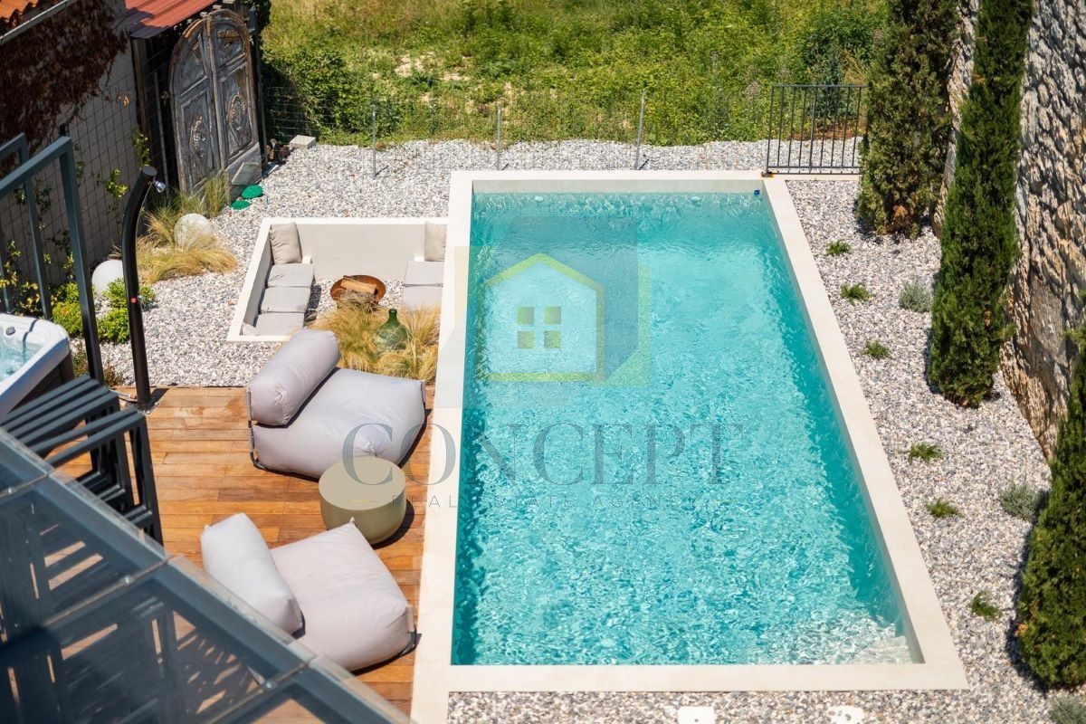 Poreč, Vižinada, Casa in pietra ristrutturata con piscina, 16 km dal mare