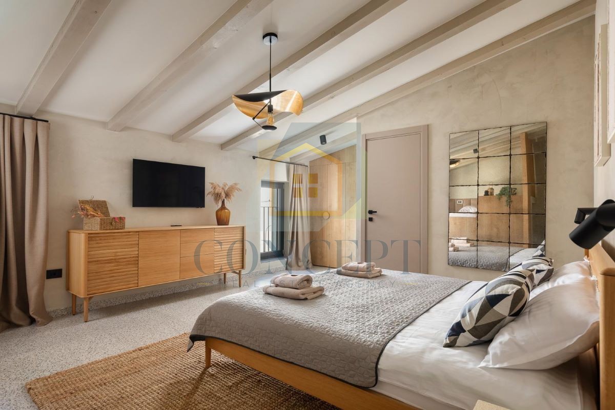 Poreč, Vižinada, Casa in pietra ristrutturata con piscina, 16 km dal mare